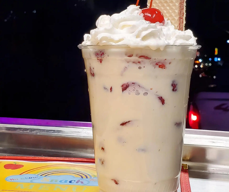 Strawberries with Cream - Fresh strawberries with sweet cream