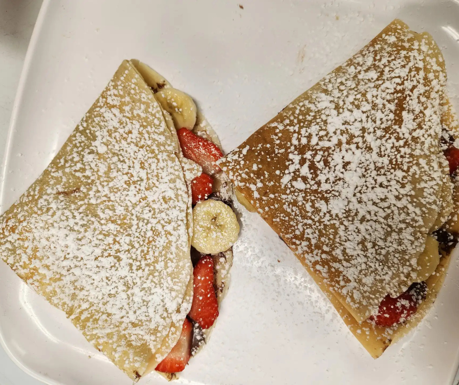 Sweet Crepes - Delicious crepes filled with fresh fruits and whipped cream